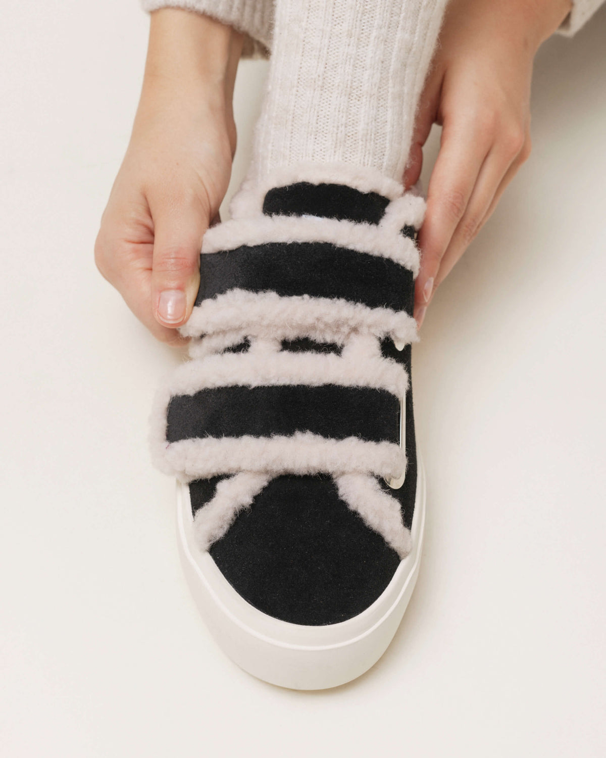 INUIKII Shearling Low Velcro damesko
