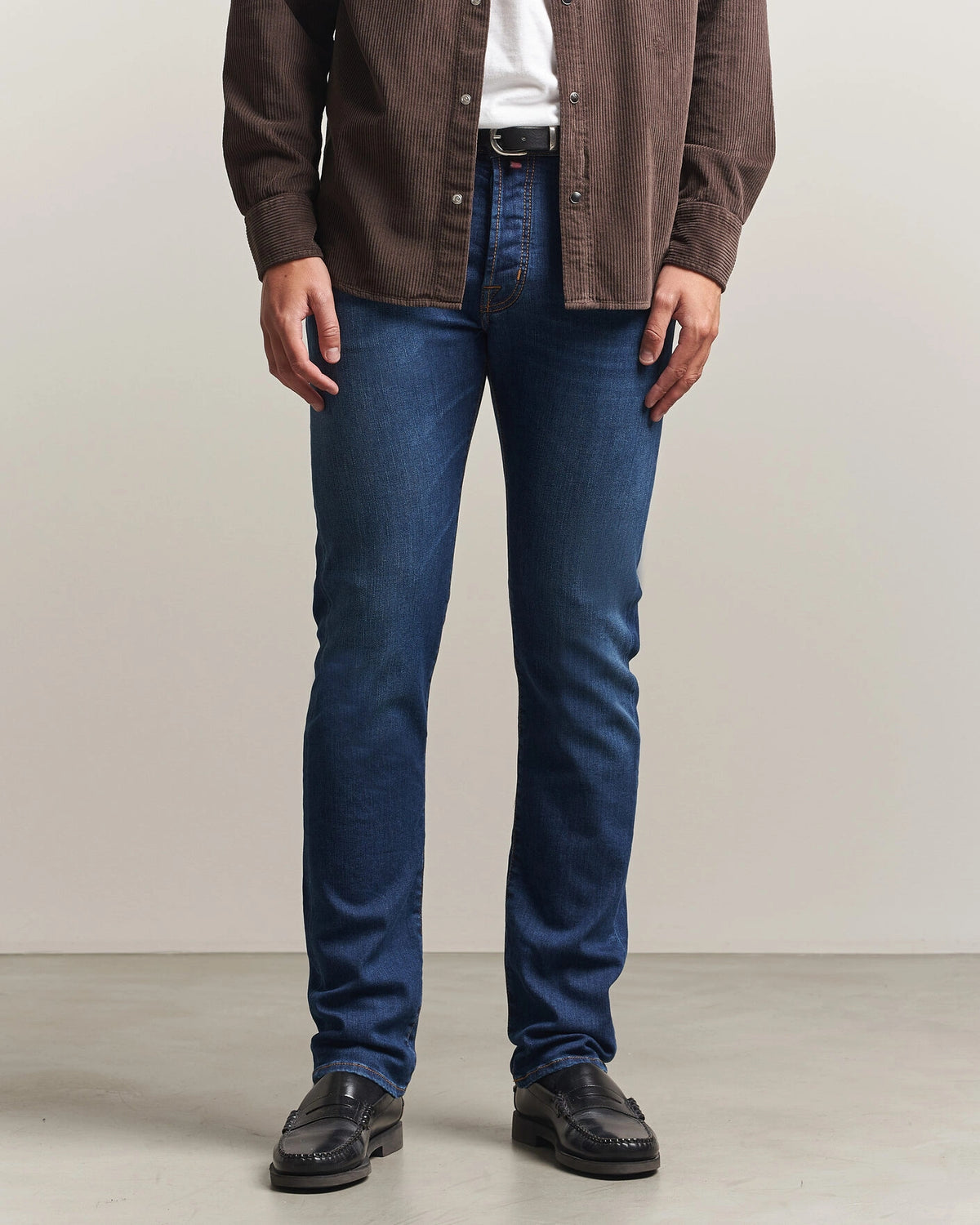 Jacob Cohën Bard Slim Fit vintagevaskede stretchjeans – mellomblå – detaljbilde 4