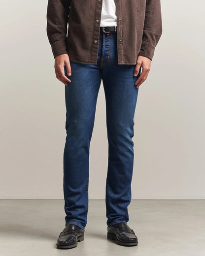 Jacob Cohën Bard Slim Fit vintagevaskede stretchjeans – mellomblå – detaljbilde 4