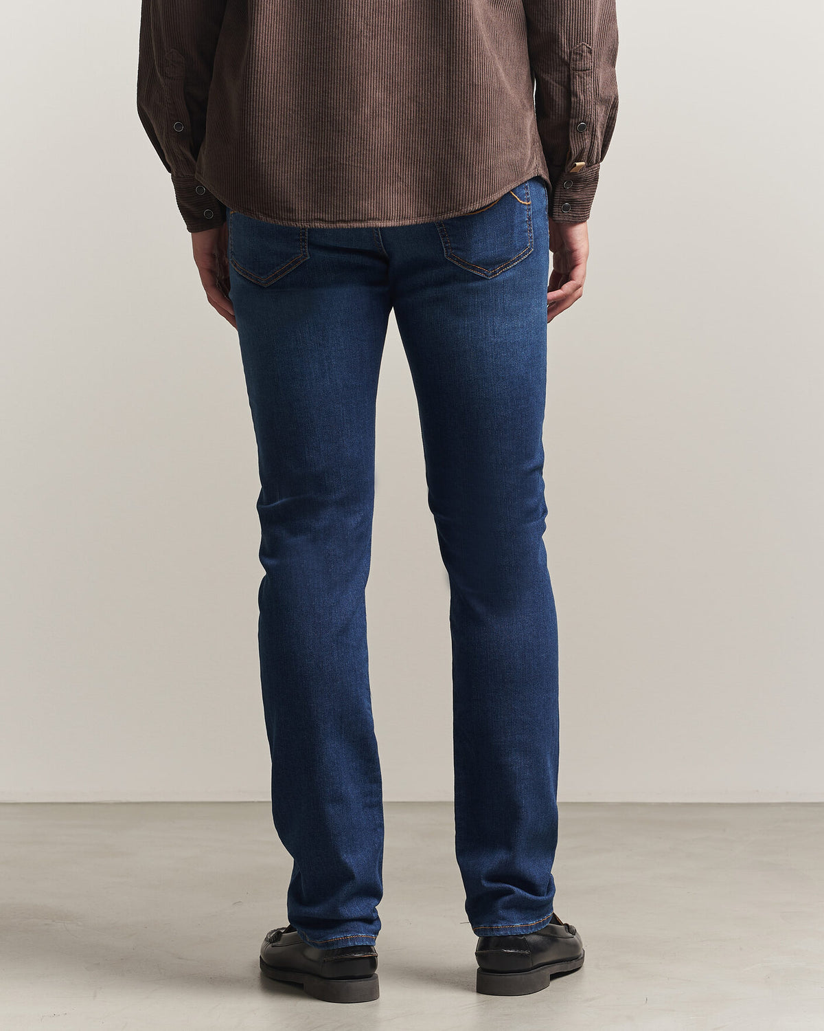 Jacob Cohën Bard Slim Fit vintagevaskede stretchjeans – mellomblå – detaljbilde 5