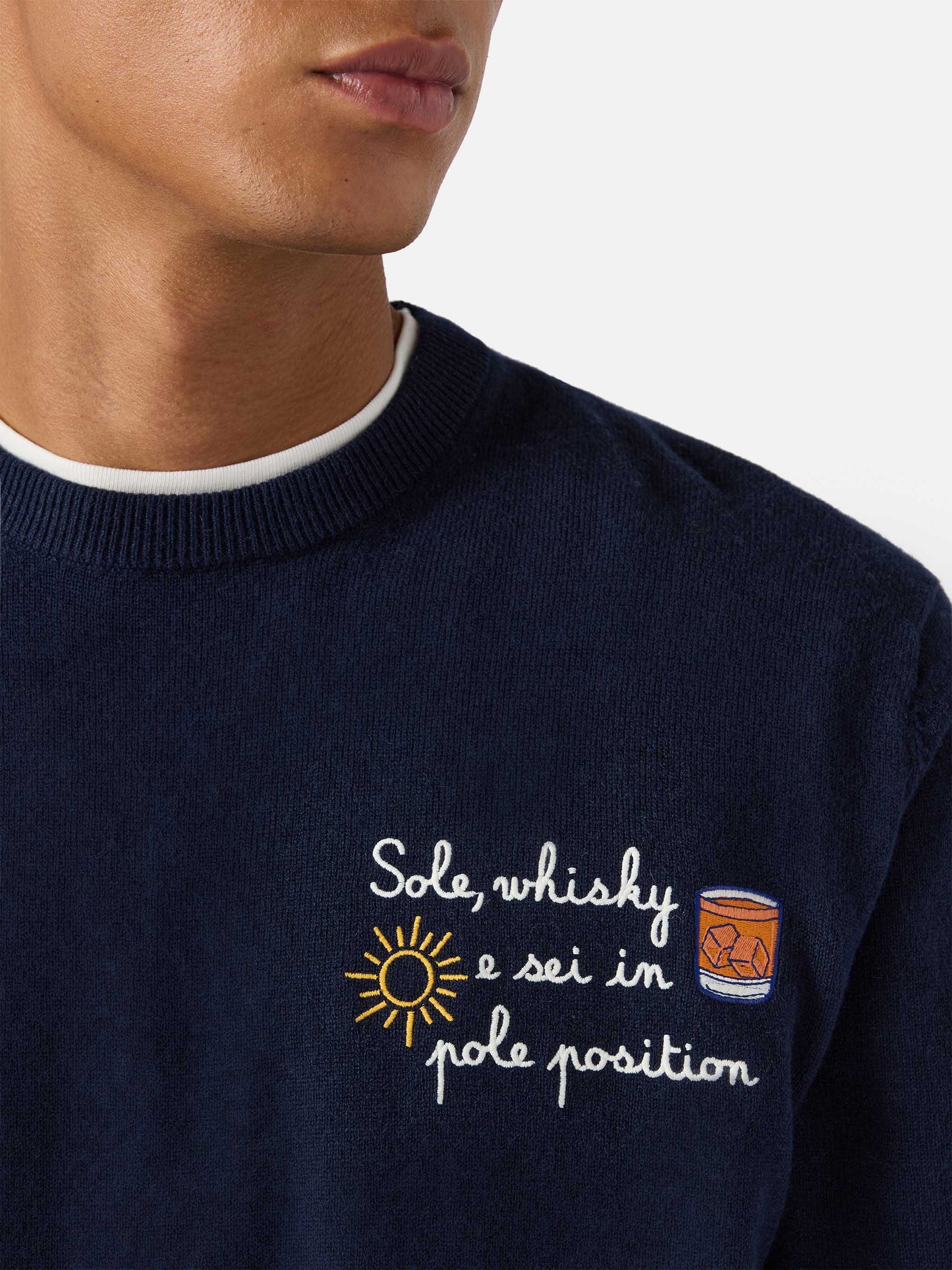 Crewneck Heron Light med broderiet "Sole, whisky e sei in pole position!" | VACANZE DI NATALE SPECIAL EDITION – produktbilde