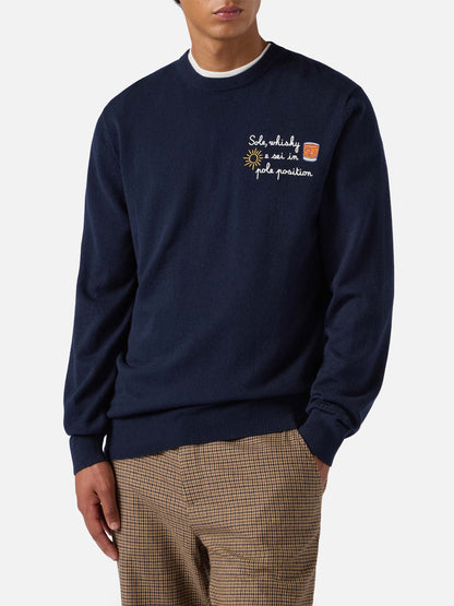 Crewneck Heron Light med broderiet "Sole, whisky e sei in pole position!" | VACANZE DI NATALE SPECIAL EDITION – offisielt produktbilde 2