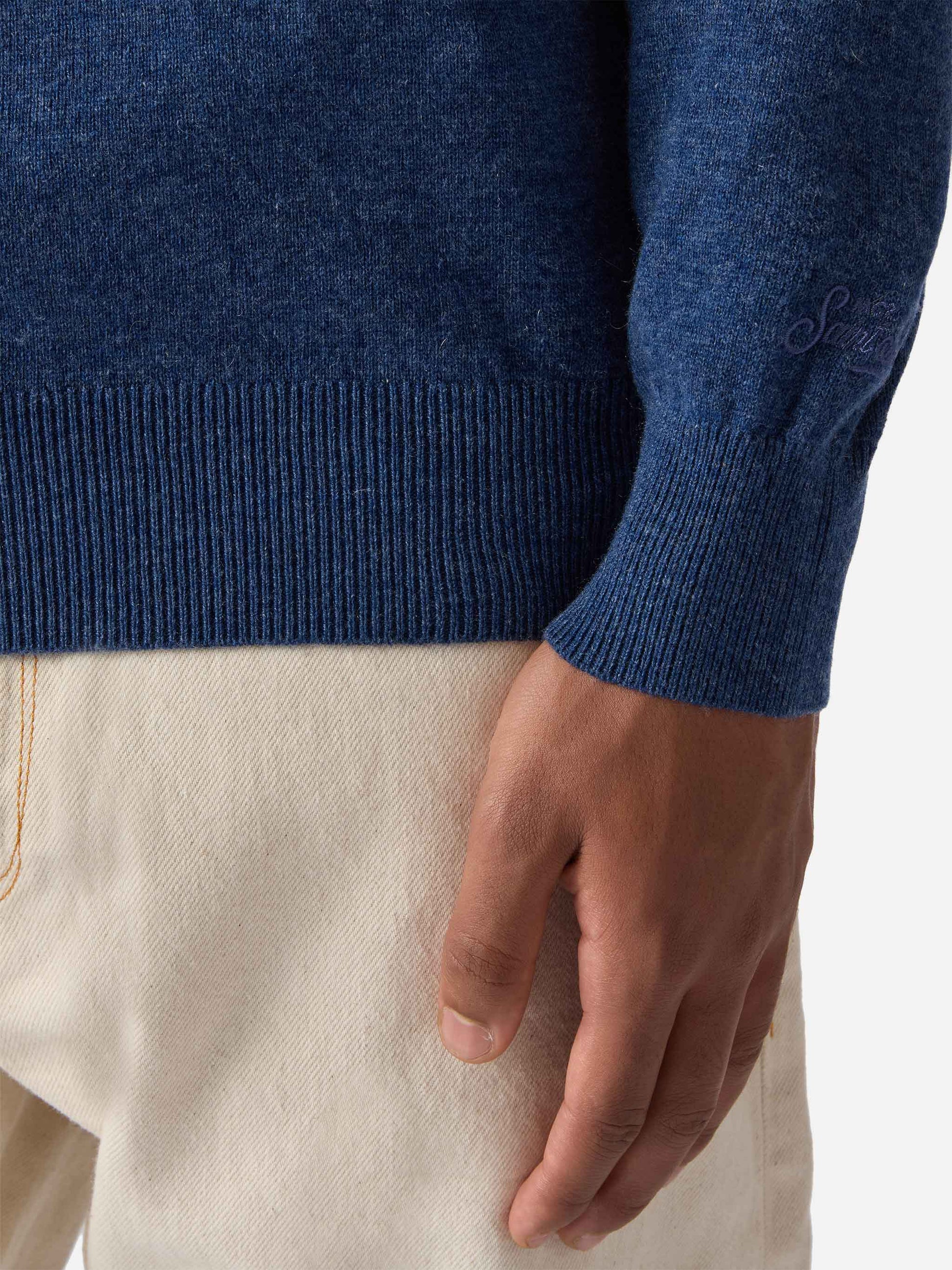 Regent-genser i denimblå i merinoull og kasjmir – offisielt produktbilde 4