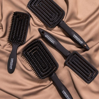 Waterclouds Black Brush No.24 Flexi Vent Brush L fra Waterclouds – offisielt produktbilde 5